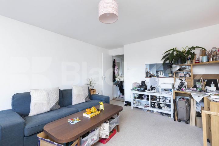 Large two bed apartment located within easy access to Kings Cross & Islington Bunning Way , Caledonian Road